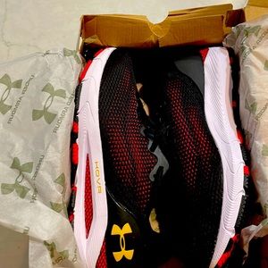 NEW in box UA Maryland Team HOVR Sonic 4 NCAA running shoes